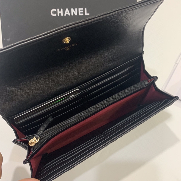 コピーシャネル激安財布着用イメージ